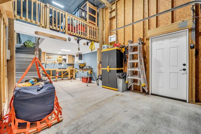 1094 Cedar Lane, Gilchrist, TX 77617