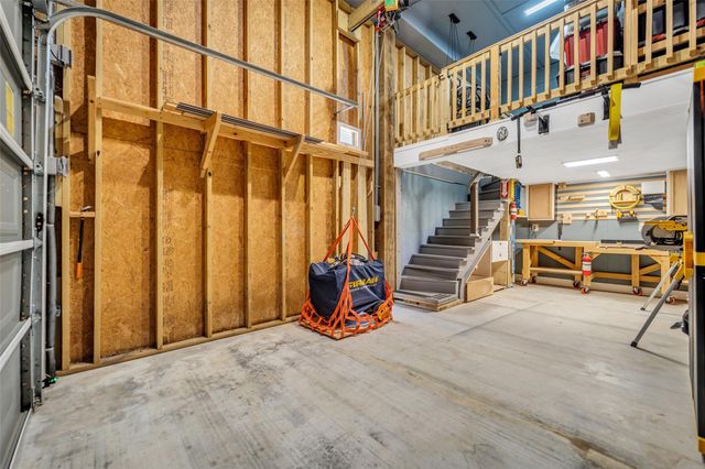 1094 Cedar Lane, Gilchrist, TX 77617