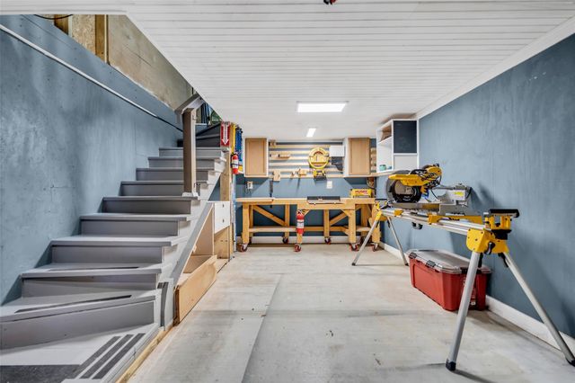 1094 Cedar Lane, Gilchrist, TX 77617