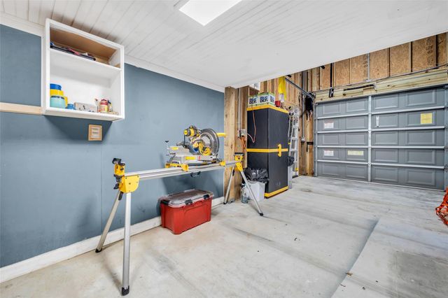 1094 Cedar Lane, Gilchrist, TX 77617