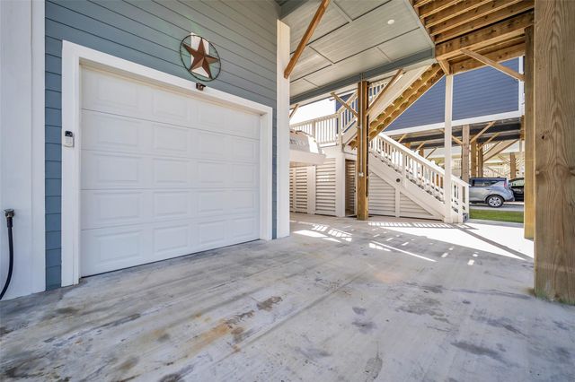 1094 Cedar Lane, Gilchrist, TX 77617