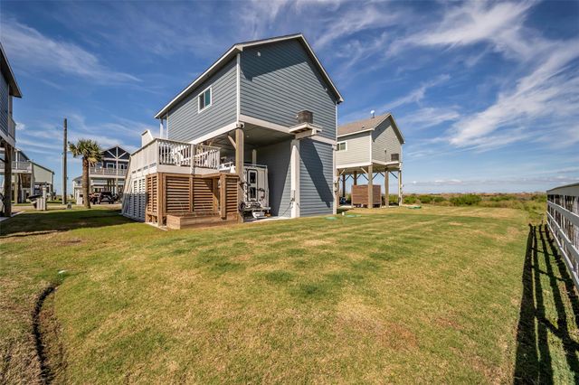 1094 Cedar Lane, Gilchrist, TX 77617