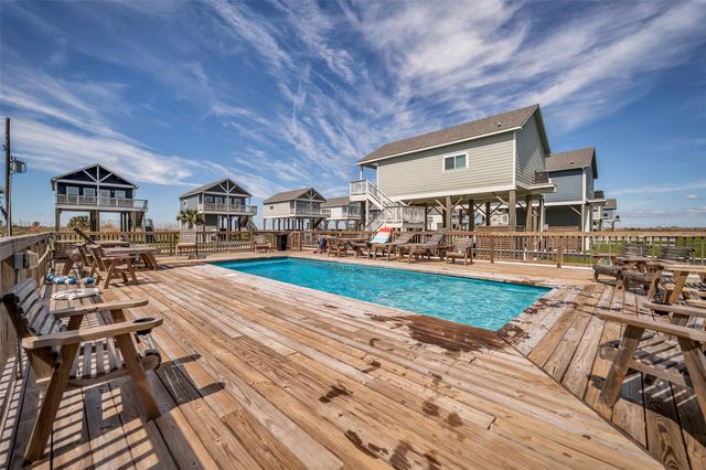 1094 Cedar Lane, Gilchrist, TX 77617