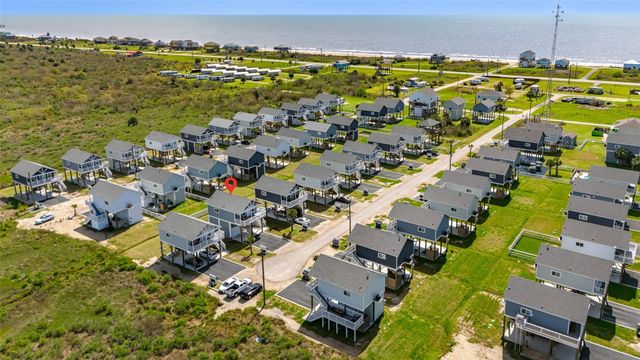 1094 Cedar Lane, Gilchrist, TX 77617