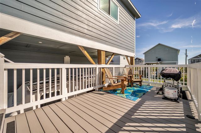 1094 Cedar Lane, Gilchrist, TX 77617