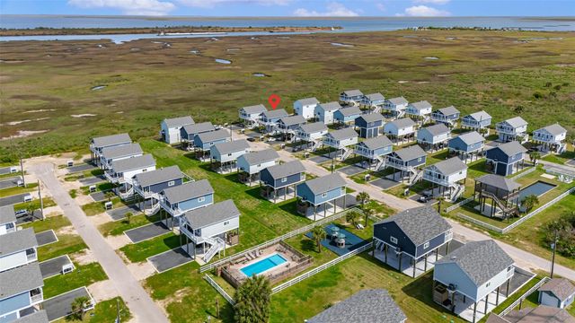 1094 Cedar Lane, Gilchrist, TX 77617