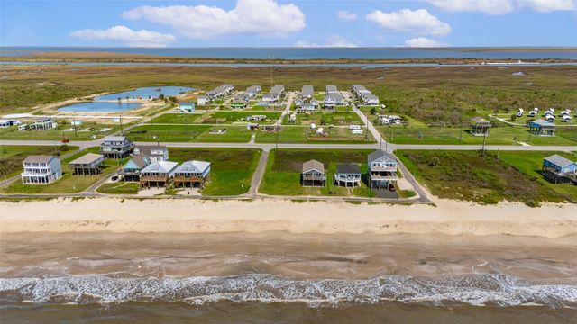 1094 Cedar Lane, Gilchrist, TX 77617