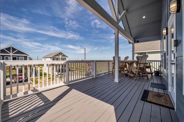 1094 Cedar Lane, Gilchrist, TX 77617