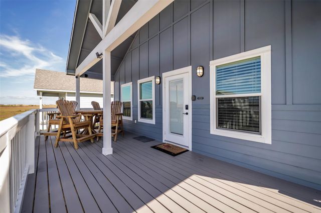 1094 Cedar Lane, Gilchrist, TX 77617