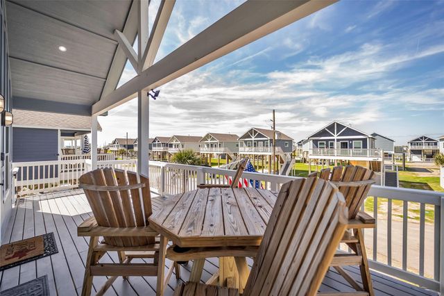 1094 Cedar Lane, Gilchrist, TX 77617