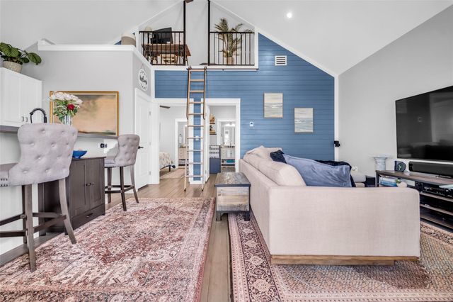 1094 Cedar Lane, Gilchrist, TX 77617