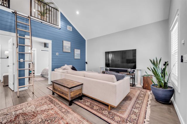 1094 Cedar Lane, Gilchrist, TX 77617