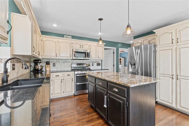 4213 SW Sapelo Drive, Lee's Summit, MO 64082