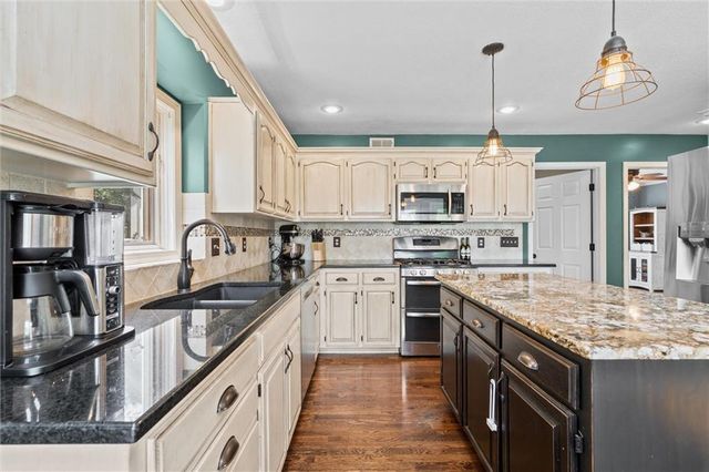 4213 SW Sapelo Drive, Lee's Summit, MO 64082