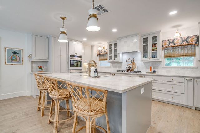 6917 Kirkwood Road, Fort Worth, TX 76116
