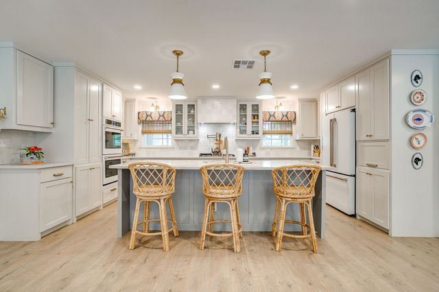 6917 Kirkwood Road, Fort Worth, TX 76116