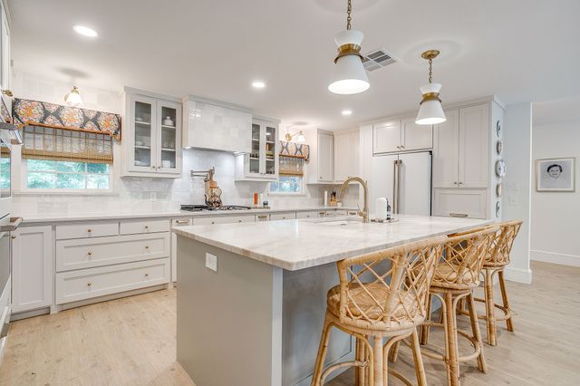 6917 Kirkwood Road, Fort Worth, TX 76116