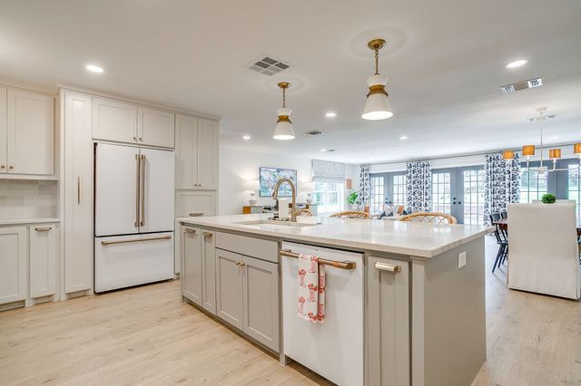 6917 Kirkwood Road, Fort Worth, TX 76116