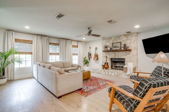 6917 Kirkwood Road, Fort Worth, TX 76116