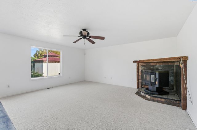 16 W 48th Ave, Kennewick, WA 99337