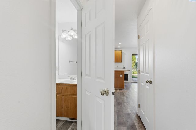 16 W 48th Ave, Kennewick, WA 99337