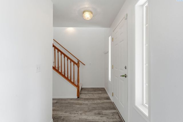 16 W 48th Ave, Kennewick, WA 99337