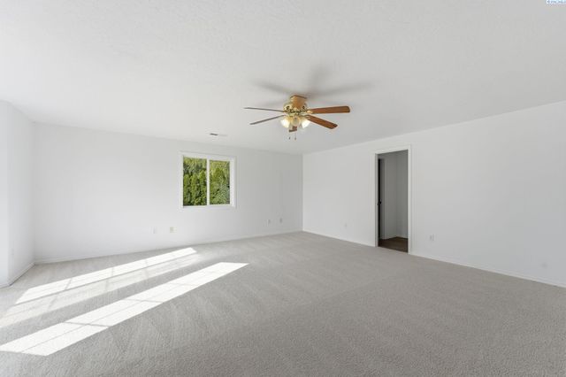 16 W 48th Ave, Kennewick, WA 99337