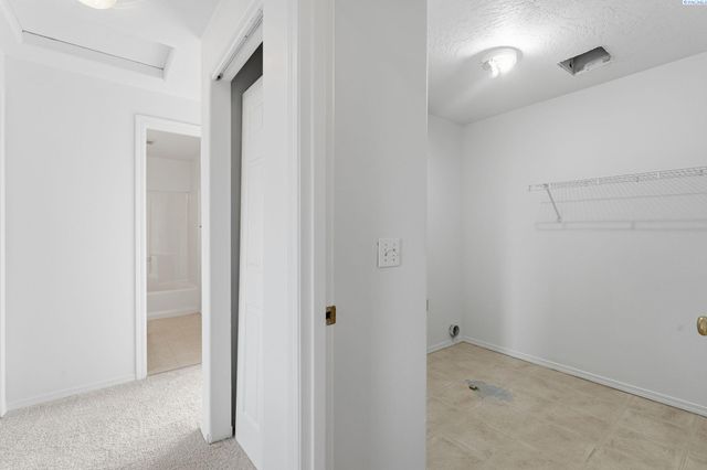 16 W 48th Ave, Kennewick, WA 99337