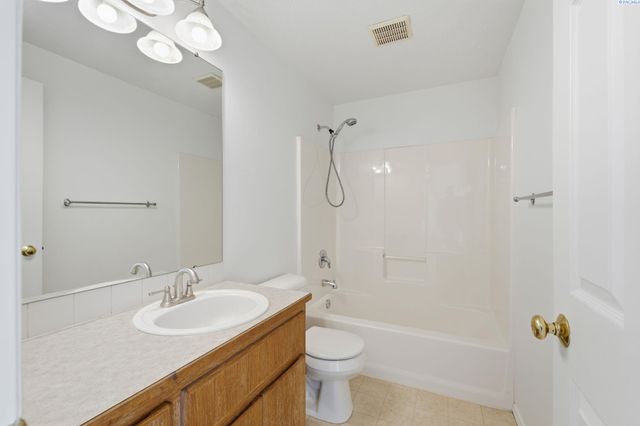 16 W 48th Ave, Kennewick, WA 99337