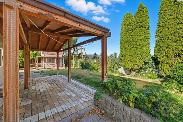 16 W 48th Ave, Kennewick, WA 99337