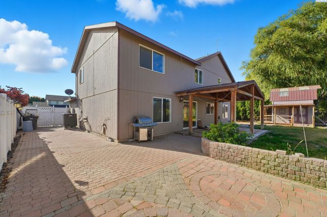 16 W 48th Ave, Kennewick, WA 99337