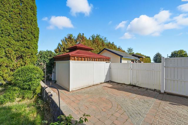 16 W 48th Ave, Kennewick, WA 99337