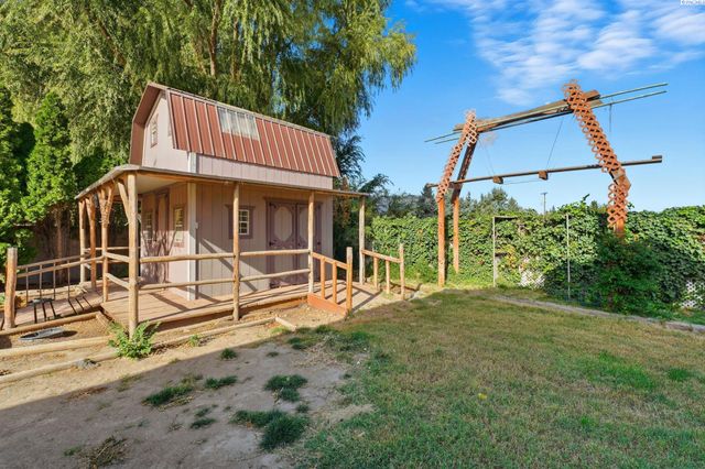 16 W 48th Ave, Kennewick, WA 99337