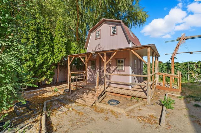 16 W 48th Ave, Kennewick, WA 99337