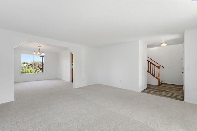 16 W 48th Ave, Kennewick, WA 99337