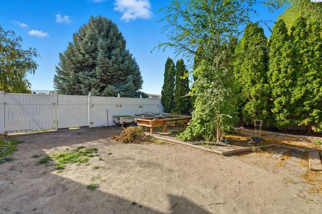 16 W 48th Ave, Kennewick, WA 99337