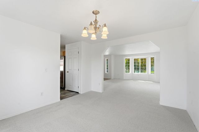 16 W 48th Ave, Kennewick, WA 99337