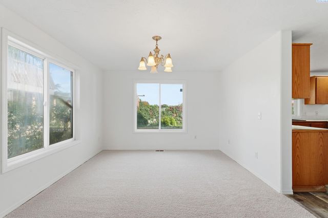 16 W 48th Ave, Kennewick, WA 99337