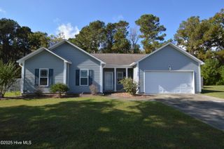 222 Lakeside Drive, Sneads Ferry, NC 28460