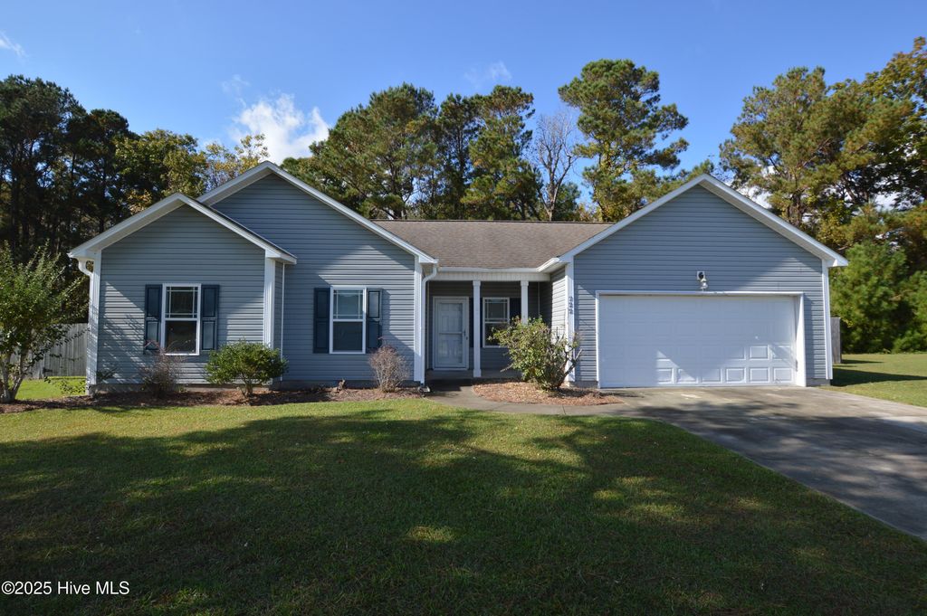 222 Lakeside Drive, Sneads Ferry, NC 28460