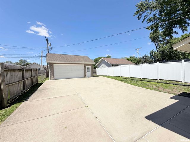 1809 S STATE Street, Springfield, IL 62704