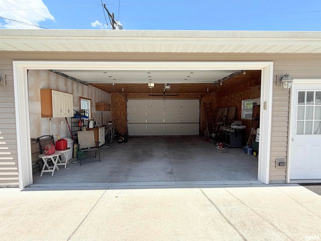 1809 S STATE Street, Springfield, IL 62704