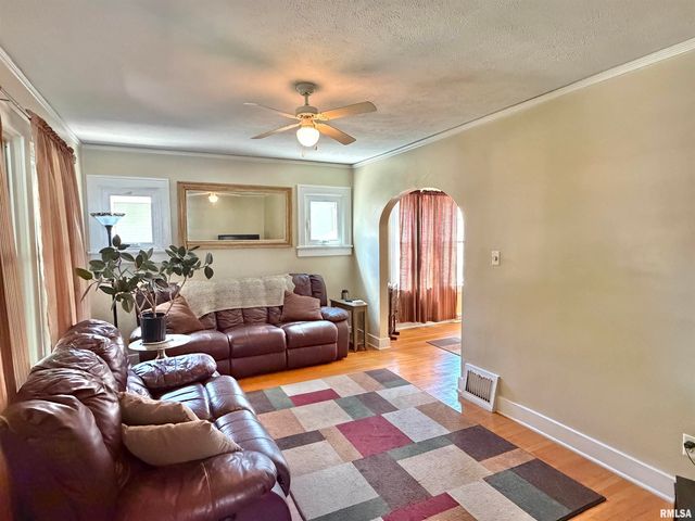 1809 S STATE Street, Springfield, IL 62704