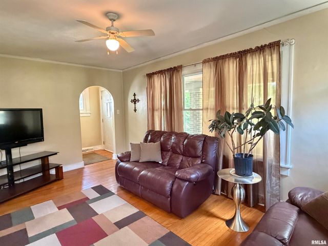 1809 S STATE Street, Springfield, IL 62704