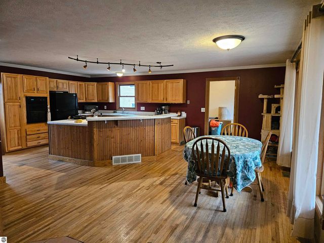 2475 E Potter Road, Traverse City, MI 49696