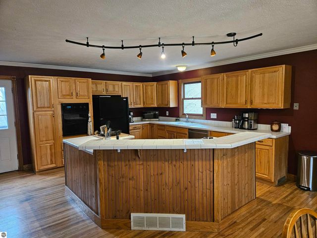 2475 E Potter Road, Traverse City, MI 49696