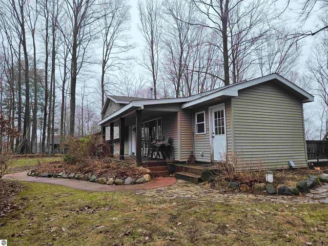2475 E Potter Road, Traverse City, MI 49696