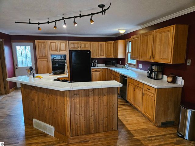 2475 E Potter Road, Traverse City, MI 49696