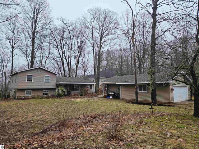 2475 E Potter Road, Traverse City, MI 49696