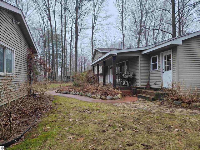 2475 E Potter Road, Traverse City, MI 49696